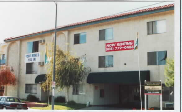 Sherman Pointe in Van Nuys, CA - Building Photo - Building Photo