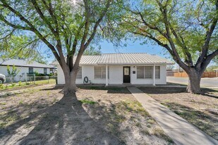1301 E 2nd St in Del Rio, TX - Building Photo