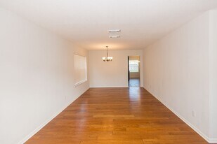 2207 Ames St in Pearland, TX - Building Photo