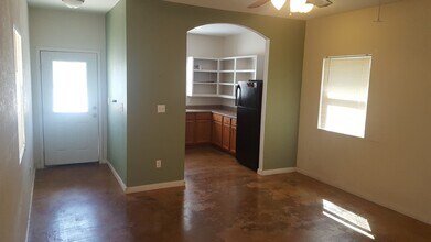 1112 Jones St in San Marcos, TX - Building Photo - Building Photo