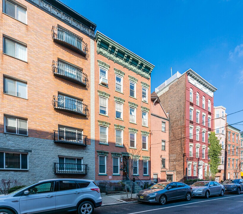 218 Willow Ave in Hoboken, NJ - Building Photo