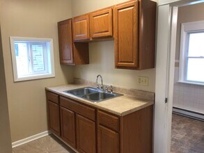 2124 Cherry St, Unit 1 in Erie, PA - Building Photo - Building Photo