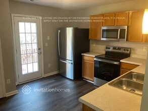 329 Tanner Ct in Kernersville, NC - Foto de edificio - Building Photo