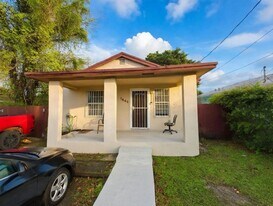 8013 NW 10th Ct in Miami, FL - Building Photo