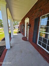 2103 Coral Dr in Lynn Haven, FL - Foto de edificio - Building Photo