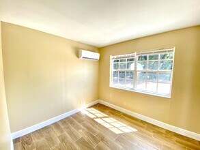 4304 Greenwood Ave in West Palm Beach, FL - Building Photo - Building Photo