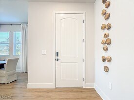 8735 Catamaran Dr in Naples, FL - Building Photo