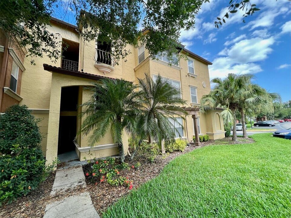 5124 Conroy Rd in Orlando, FL - Building Photo