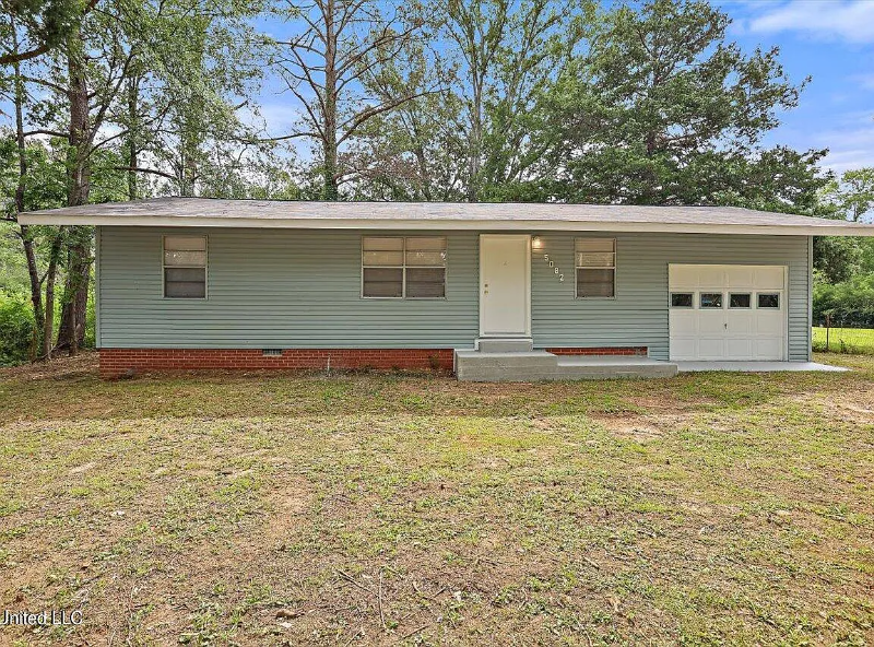 5082 Lurline Dr in Jackson, MS - Building Photo