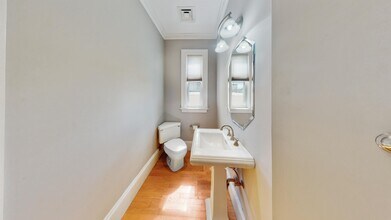 32 Ward St, Unit 3 in Boston, MA - Building Photo - Building Photo