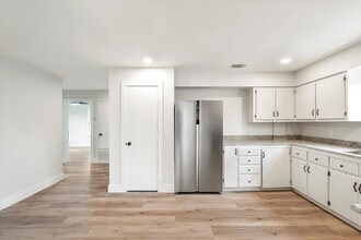 7104 Dallas St in Baytown, TX - Building Photo - Building Photo