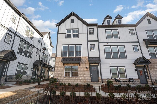 6027 Towering Oaks Dr in Charlotte, NC - Building Photo - Building Photo