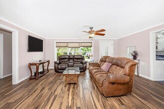 203 N Broadway in Englewood, FL - Building Photo - Building Photo