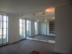 590 N Broadway in Saratoga Springs, NY - Building Photo - Building Photo