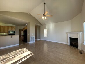 929 Yosemite Dr in Chico, CA - Building Photo - Building Photo
