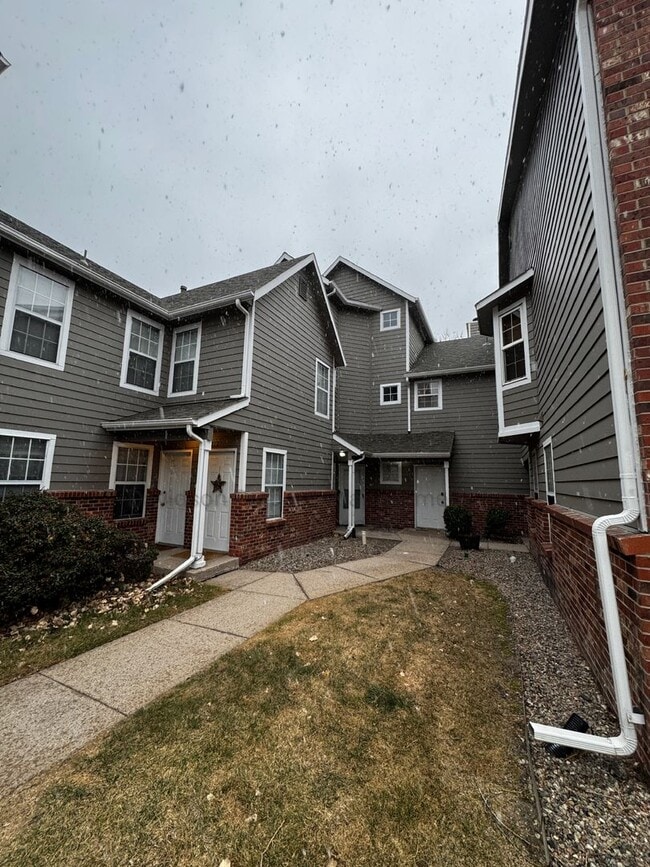 2129 Troy Ct in Colorado Springs, CO - Foto de edificio - Building Photo