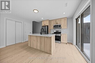 801 Glenroy Gilbert Dr in Ottawa, ON - Building Photo - Building Photo