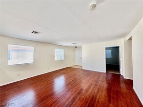 4912 River Splash Ave in Las Vegas, NV - Building Photo - Building Photo