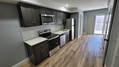 418 S 15th St-Unit -2R in Philadelphia, PA - Building Photo - Building Photo