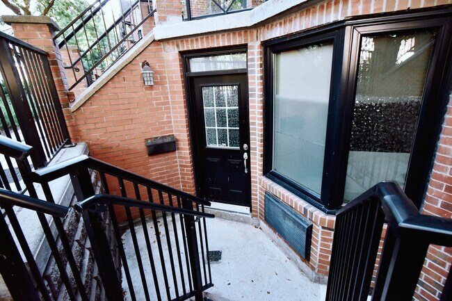 596 A Wellington St W in Toronto, ON - Building Photo - Building Photo