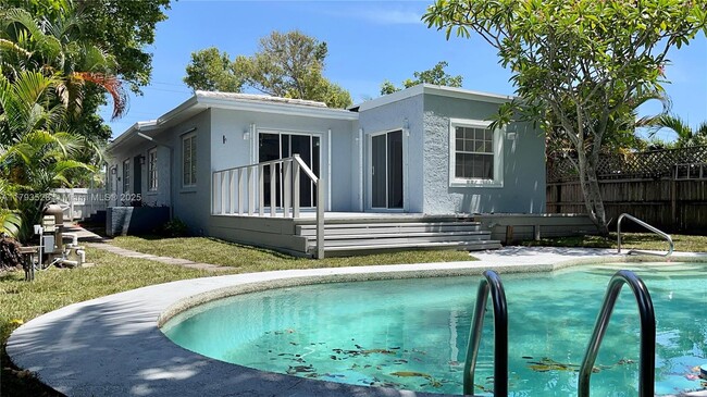 property at 820 SE 12th St