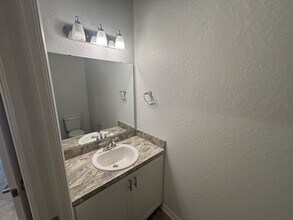 1093 Grantham Dr in Sarasota, FL - Building Photo - Building Photo