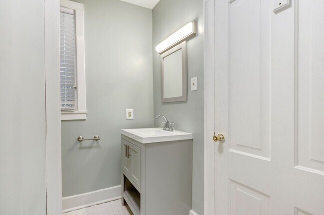 218 E Henry St in Savannah, GA - Building Photo - Building Photo