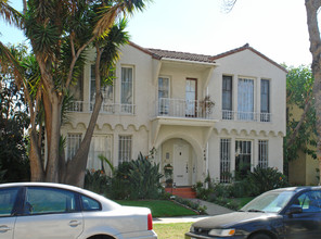 446-448 S Oakhurst Dr in Beverly Hills, CA - Building Photo - Building Photo