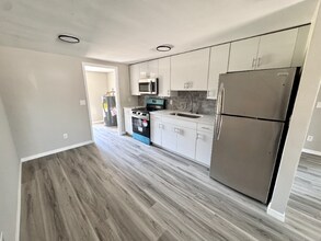 5928-5930 13th St Ct E in Bradenton, FL - Building Photo - Building Photo