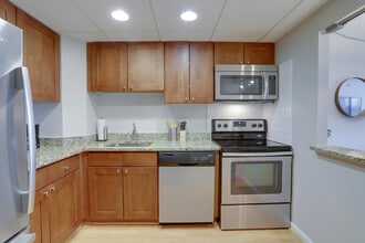 401 12th St S in Arlington, VA - Building Photo - Building Photo