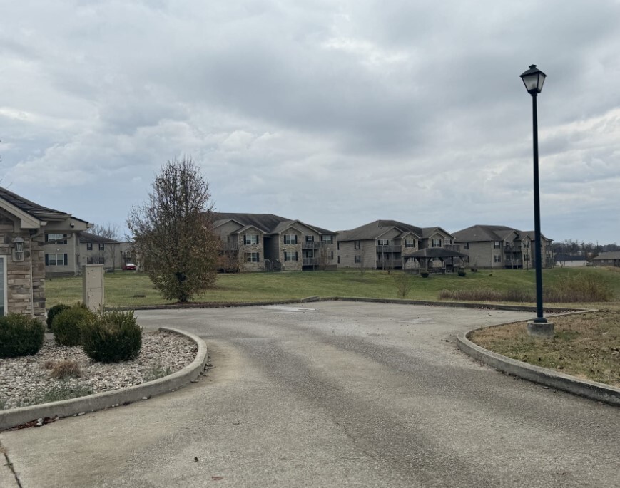 Twin Lakes Apartments in Richmond, KY - Building Photo