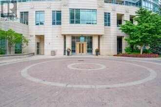 18 Holmes Ave in Toronto, ON - Building Photo - Building Photo