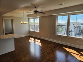 20 State St, Unit 4 in Bristol, RI - Building Photo - Building Photo