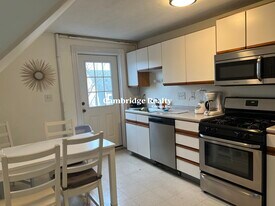 90A Dexter Ave, Unit A in Watertown, MA - Building Photo