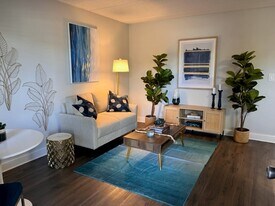 111 73rd Ave N in St. Petersburg, FL - Building Photo