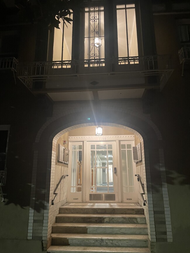 1109 E 1st St in Long Beach, CA - Building Photo - Building Photo