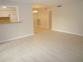 3809 N Braeswood Blvd-Unit -6 in Houston, TX - Building Photo - Building Photo