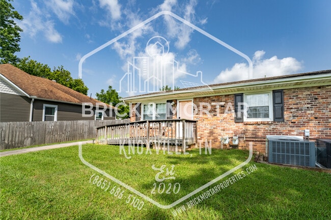 2407 Holbrook Dr in Knoxville, TN - Building Photo - Building Photo