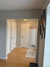 1902 Bayley Ct in Bridgewater, NJ - Building Photo - Building Photo