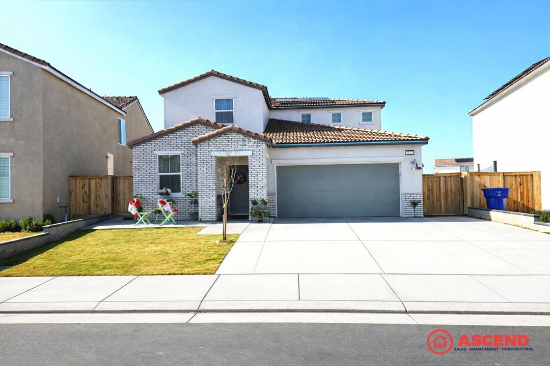 3125 Riverwood Pk Dr in Shafter, CA - Building Photo