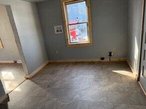 103 N 3rd Ave in Paden City, WV - Foto de edificio - Building Photo