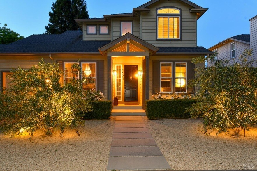 1571 Voorhees Cir in St Helena, CA - Building Photo