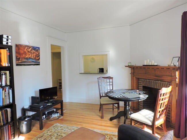 84 Prescott St, Unit 3 in Cambridge, MA - Foto de edificio - Building Photo