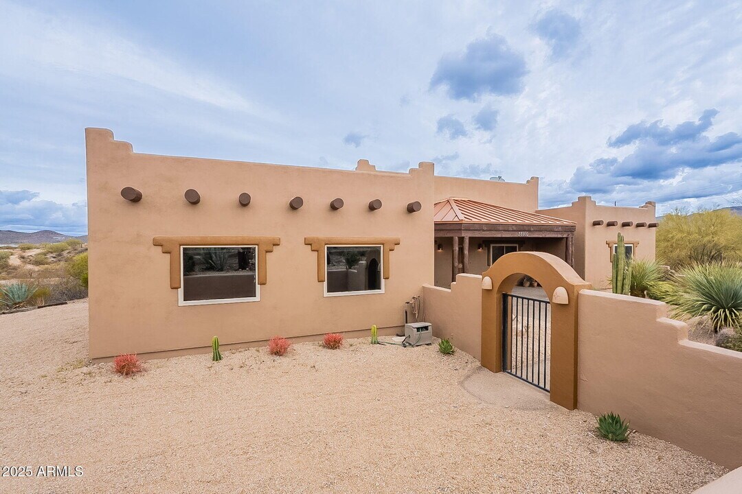 38910 N School House Rd in Cave Creek, AZ - Building Photo