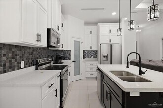 18 Duncan Ln in Edinburg, TX - Building Photo - Building Photo