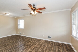 3402 Pineland Dr in Louisville, KY - Building Photo - Building Photo