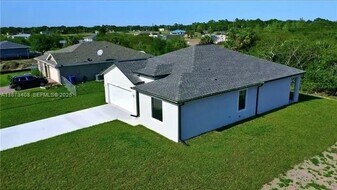 8007 Vega Ct in La Belle, FL - Building Photo