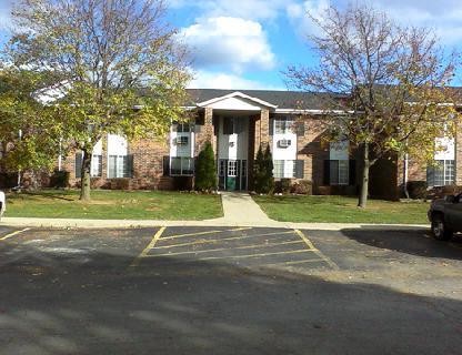 1001 S Bridge St, Unit Apt 26 in Linden, MI - Foto de edificio - Building Photo