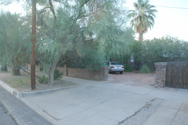 127 E 2nd St in Tucson, AZ - Foto de edificio - Building Photo