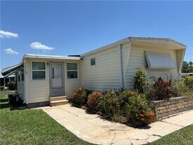 60 Channel Ln in Ft. Myers, FL - Building Photo